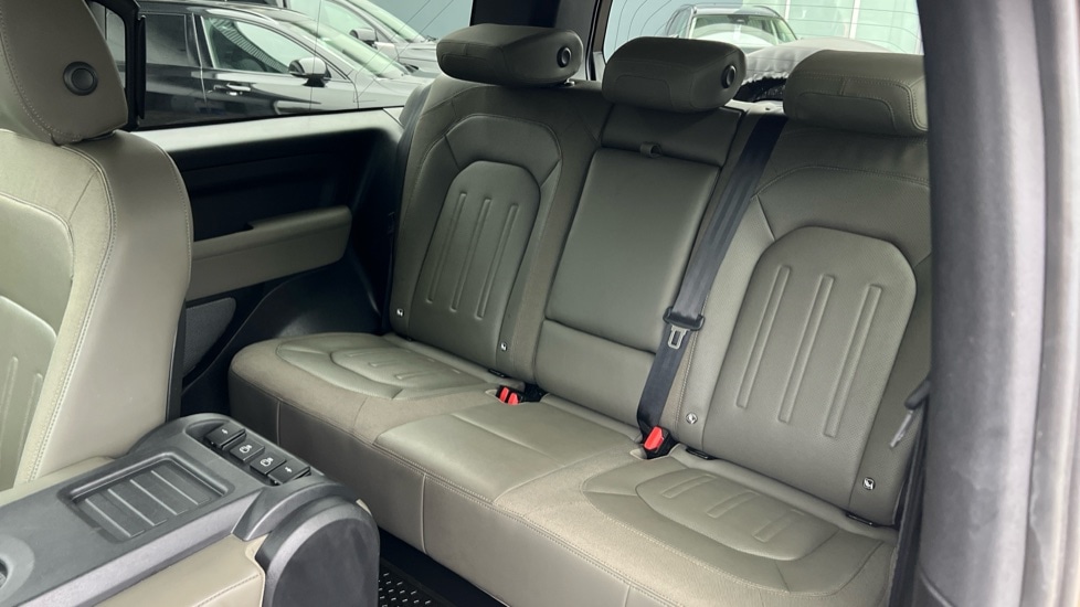 Used Land Rover Defender 2021 for sale - 76871112: Photo 14