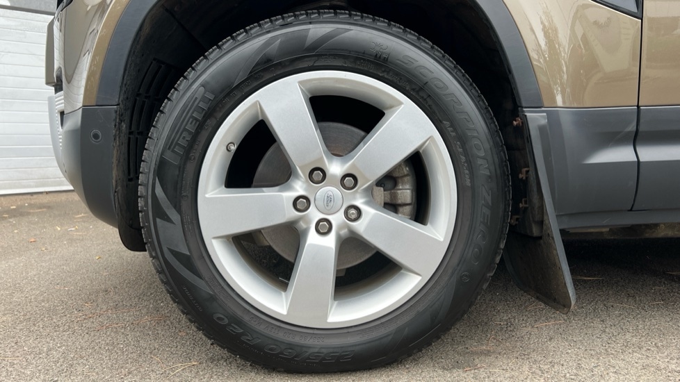 Used Land Rover Defender 2021 for sale - 76871112: Photo 17