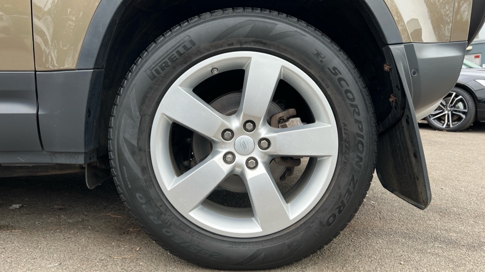 Used Land Rover Defender 2021 for sale - 76871112: Photo 18