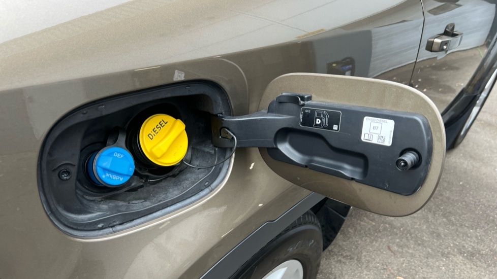 Used Land Rover Defender 2021 for sale - 76871112: Photo 21