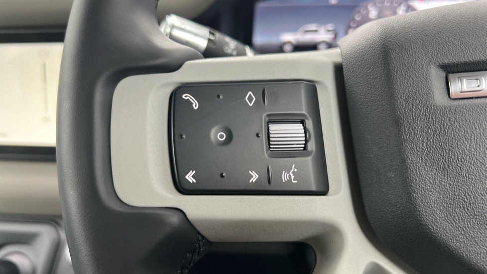 Used Land Rover Defender 2021 for sale - 76871112: Photo 23