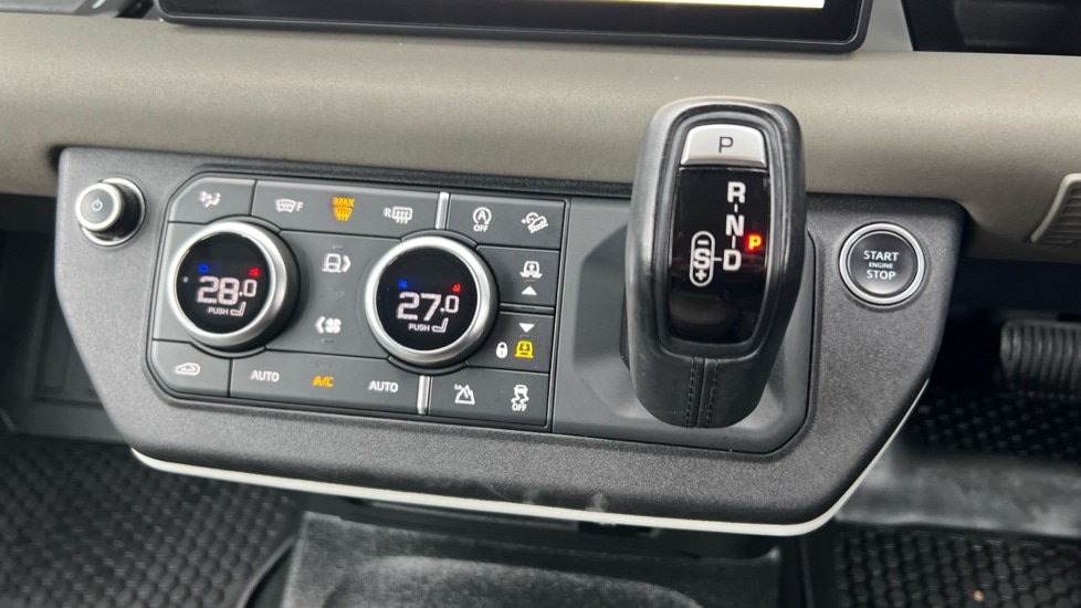 Used Land Rover Defender 2021 for sale - 76871112: Photo 28