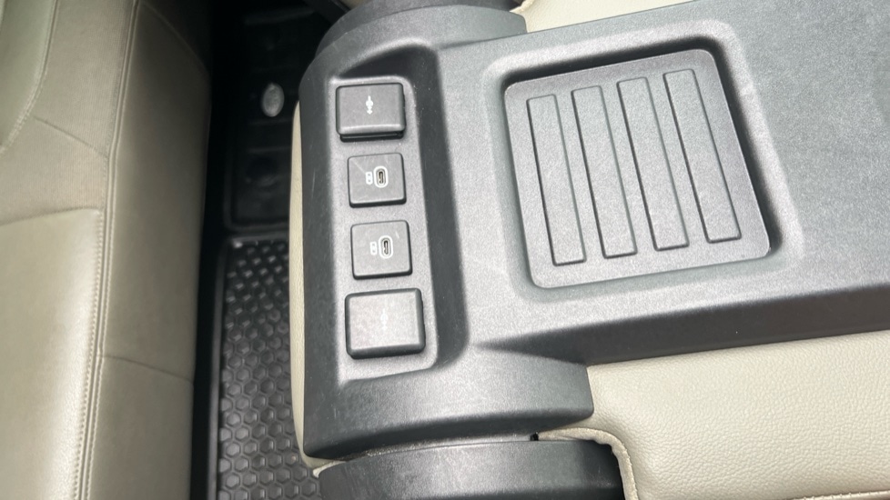 Used Land Rover Defender 2021 for sale - 76871112: Photo 33