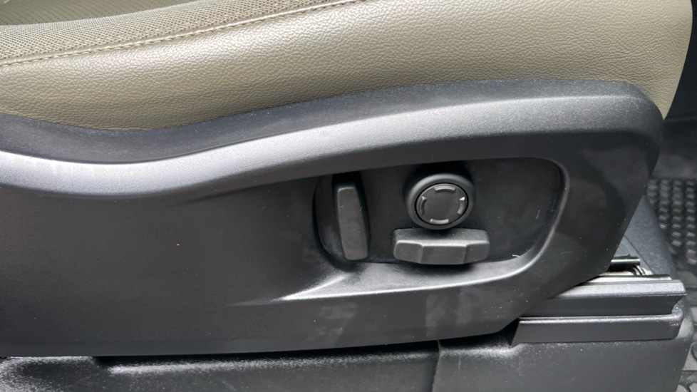 Used Land Rover Defender 2021 for sale - 76871112: Photo 38