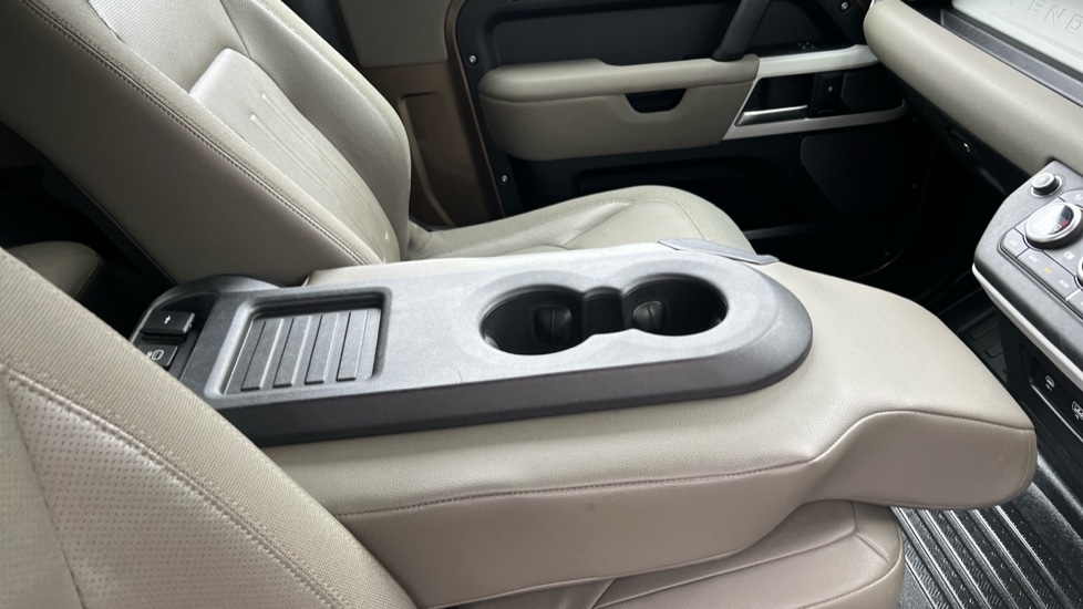 Used Land Rover Defender 2021 for sale - 76871112: Photo 42