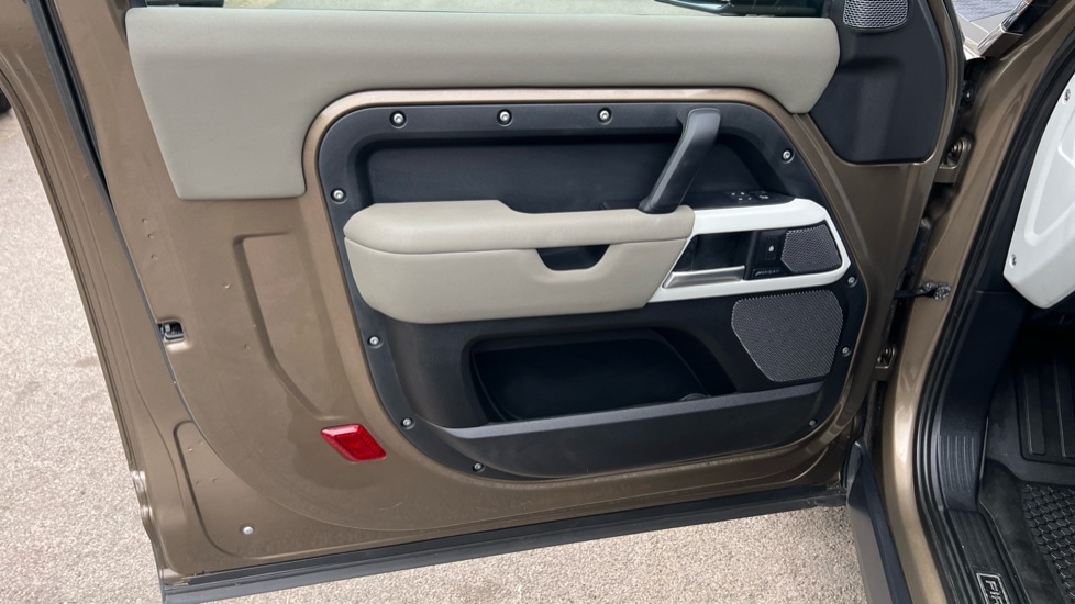 Used Land Rover Defender 2021 for sale - 76871112: Photo 45