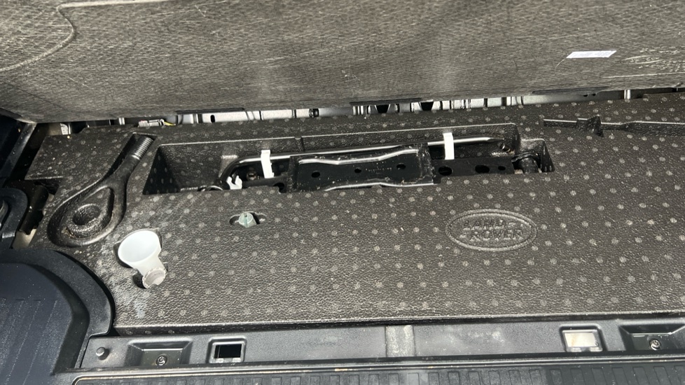 Used Land Rover Defender 2021 for sale - 76871112: Photo 47