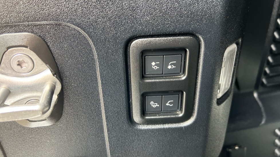 Used Land Rover Defender 2021 for sale - 76871112: Photo 50