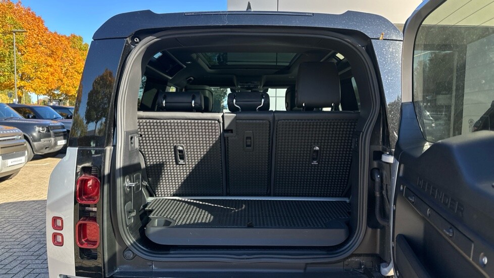 Used Land Rover Defender 2024 for sale - 76528947: Photo 10