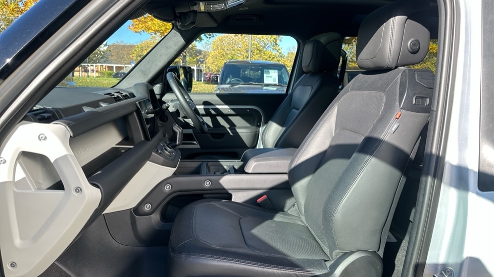 Used Land Rover Defender 2024 for sale - 76528947: Photo 3