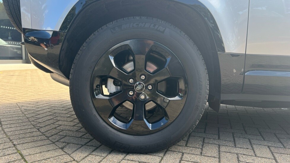 Used Land Rover Defender 2024 for sale - 76528947: Photo 32