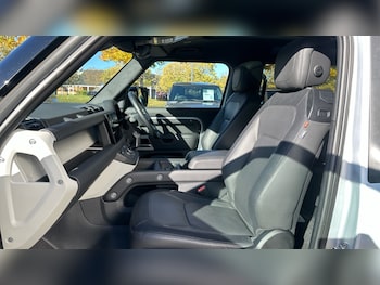 Used Land Rover Defender 2024 for sale - 76528947: Photo