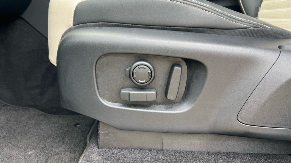 Used Land Rover Discovery 2023 for sale - 76575051: Photo 22