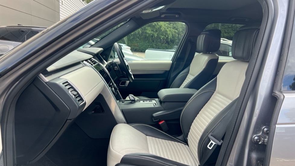 Used Land Rover Discovery 2023 for sale - 76575051: Photo 3