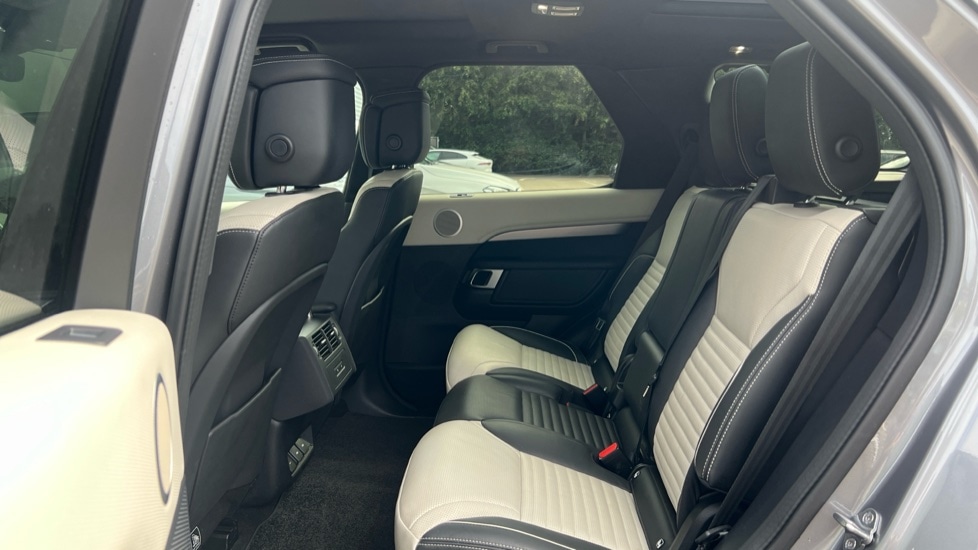 Used Land Rover Discovery 2023 for sale - 76575051: Photo 4