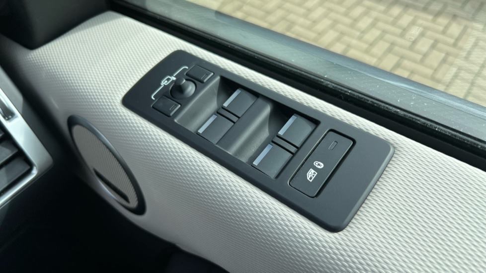 Used Land Rover Discovery 2023 for sale - 76575051: Photo 42