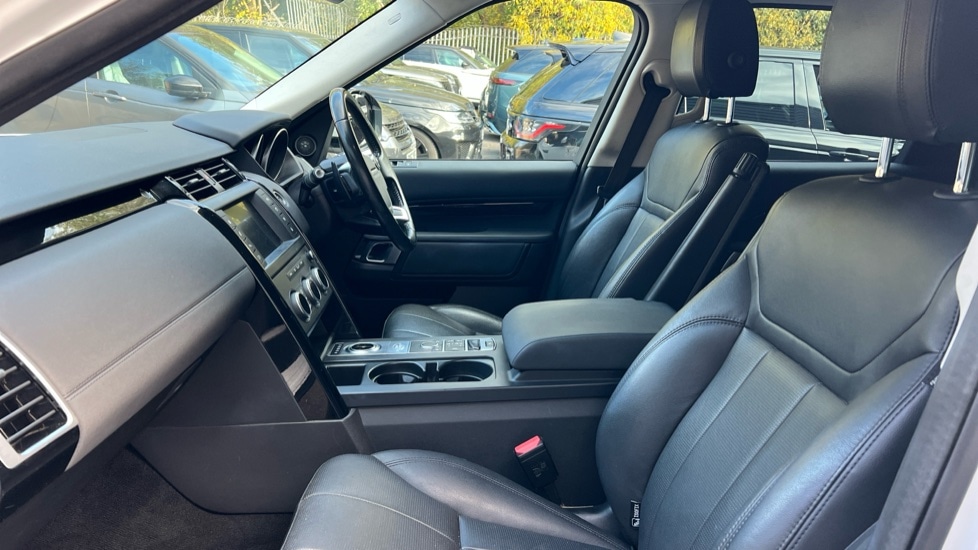 Used Land Rover Discovery 2017 for sale - 76415267: Photo 3