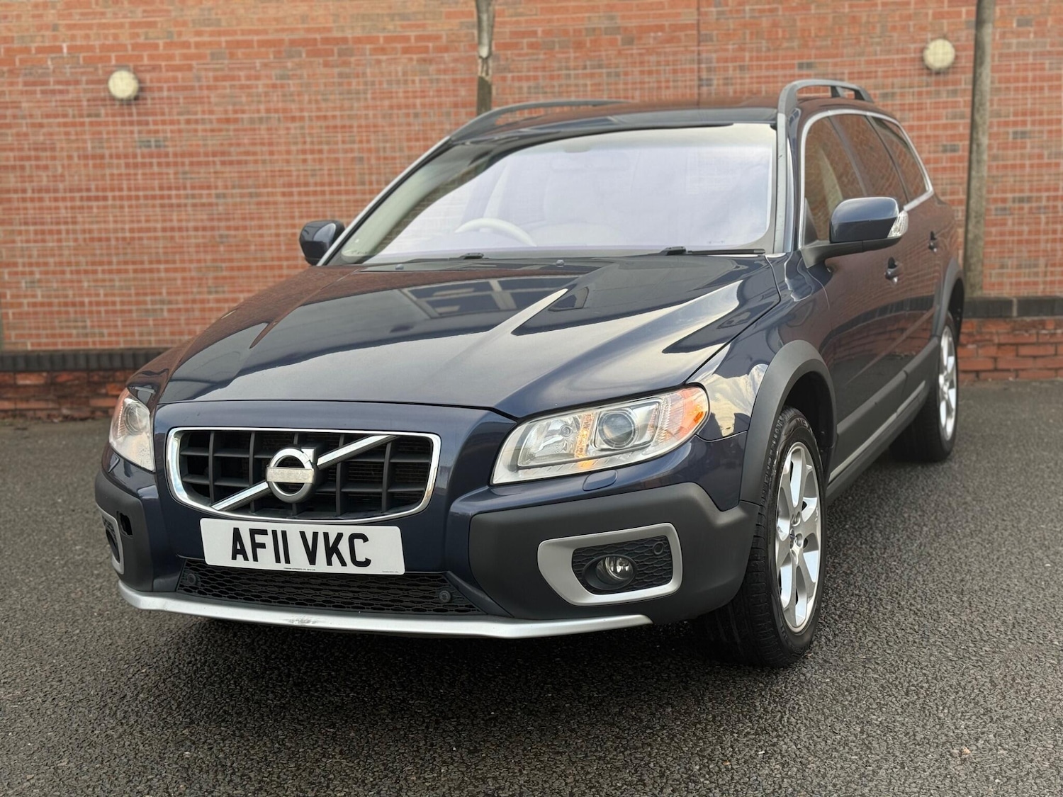 Used Volvo XC70 2011 for sale - 76878432: Photo 1