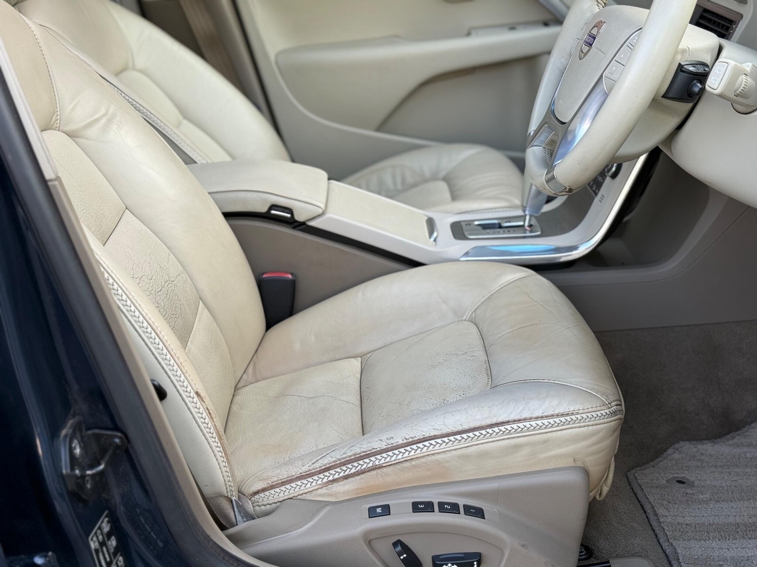 Used Volvo XC70 2011 for sale - 76878432: Photo 15