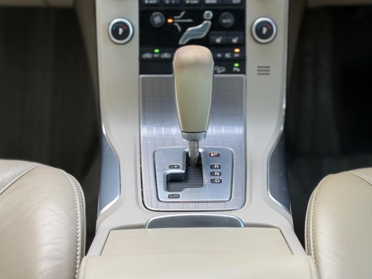 Used Volvo XC70 2011 for sale - 76878432: Photo 21