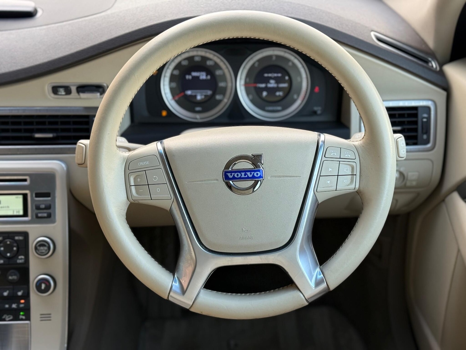 Used Volvo XC70 2011 for sale - 76878432: Photo 24