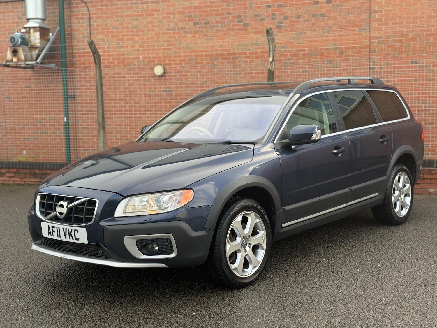 Used Volvo XC70 2011 for sale - 76878432: Photo 25