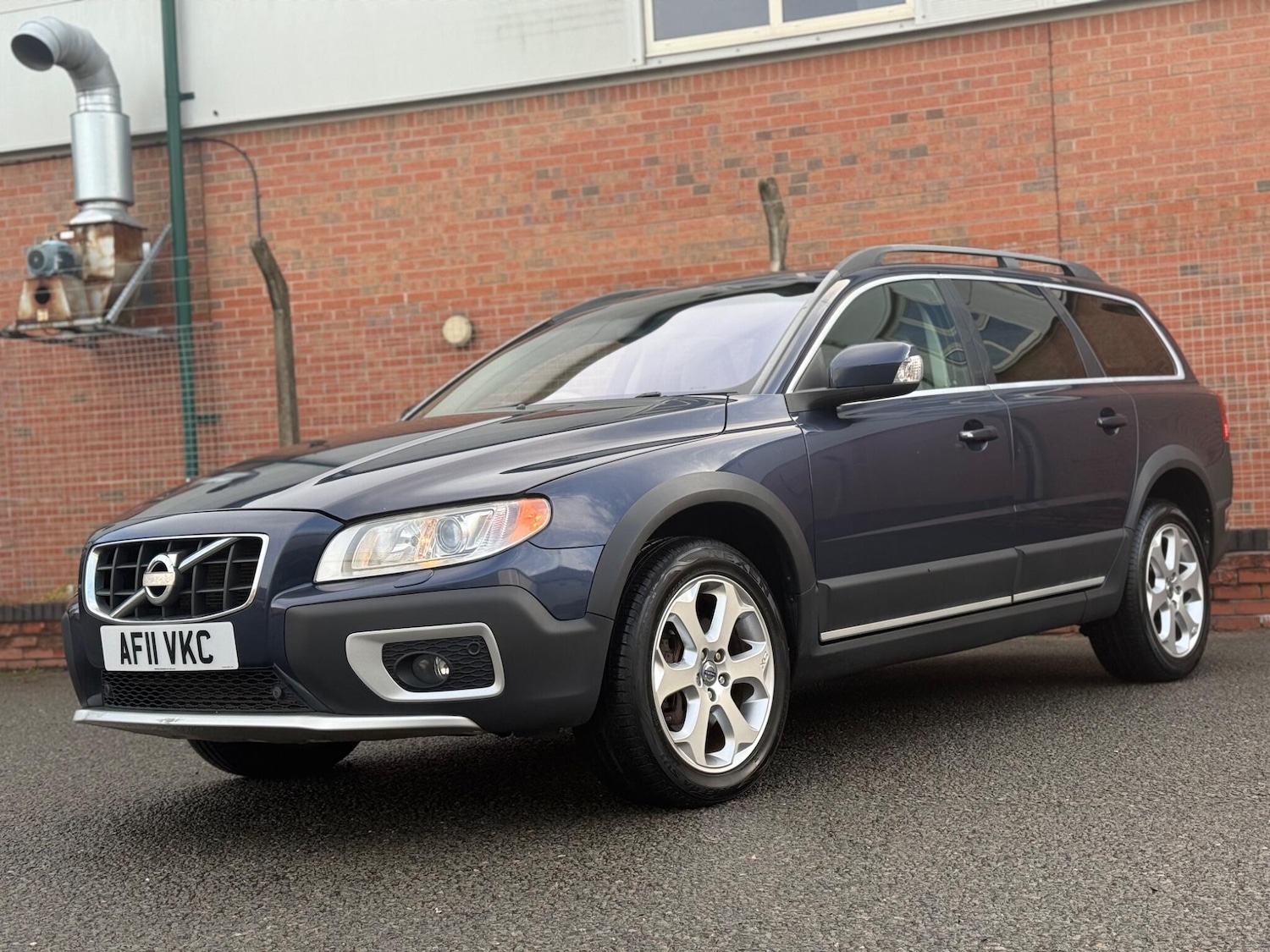 Used Volvo XC70 2011 for sale - 76878432: Photo 27