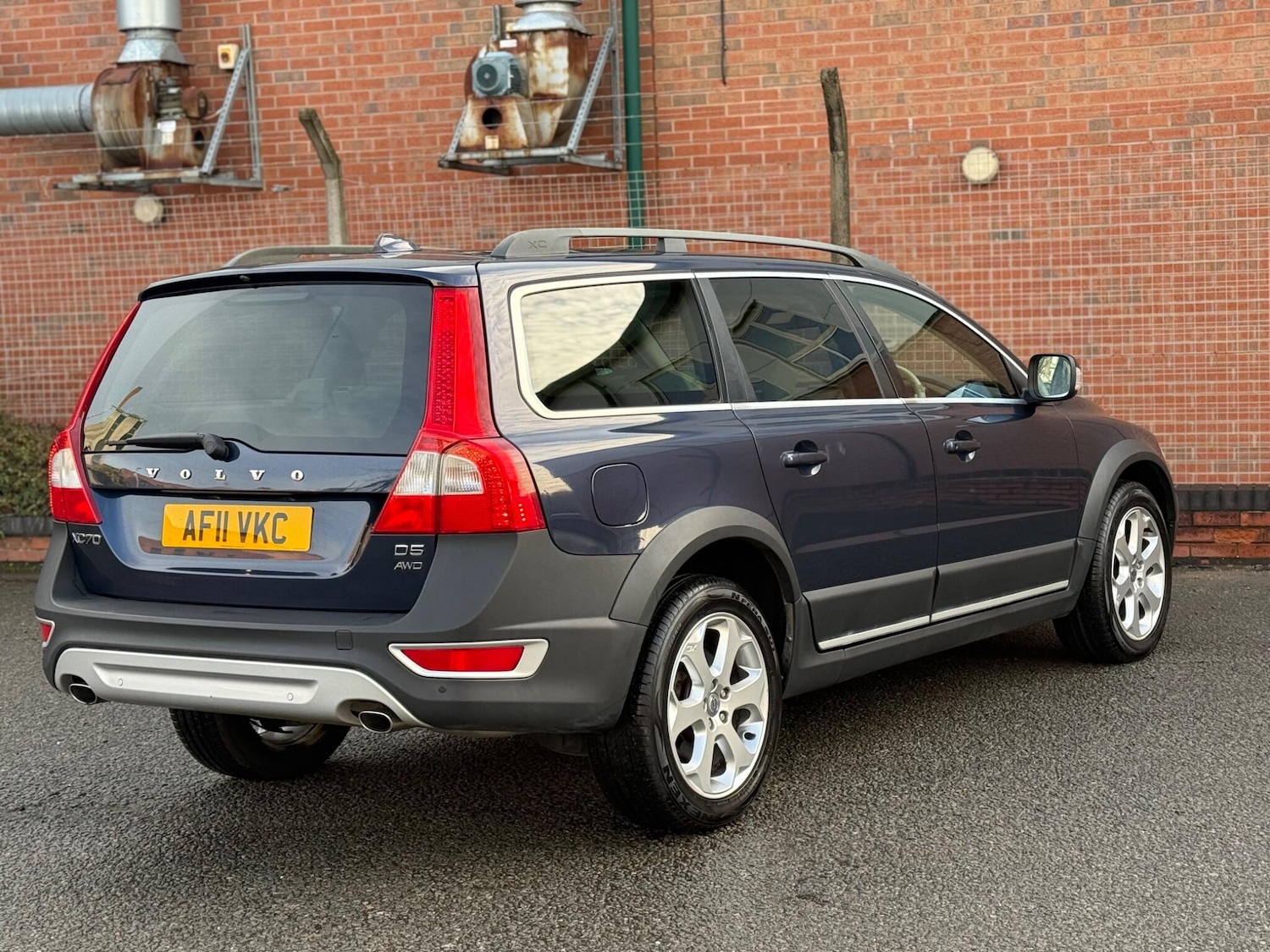 Used Volvo XC70 2011 for sale - 76878432: Photo 31