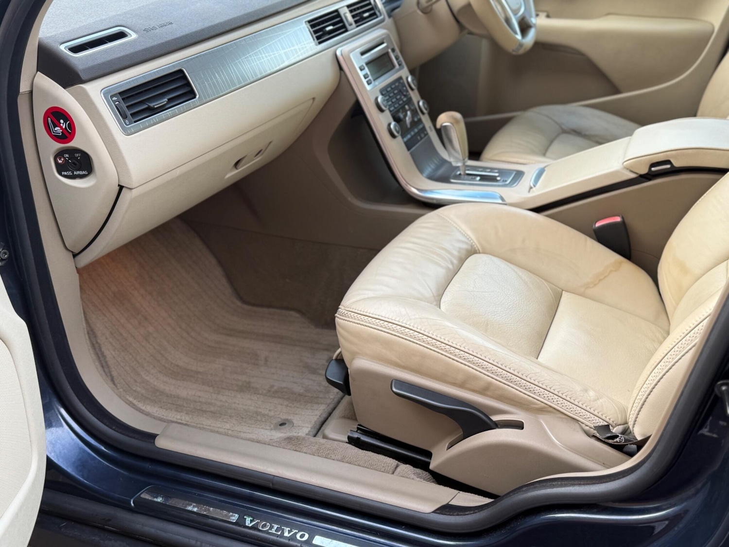 Used Volvo XC70 2011 for sale - 76878432: Photo 34