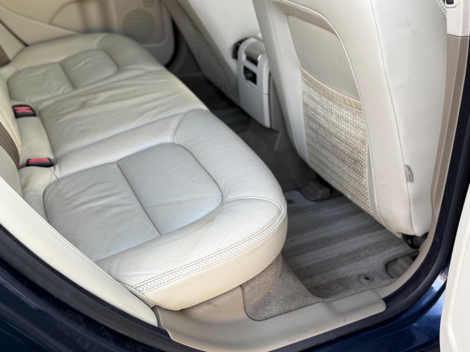 Used Volvo XC70 2011 for sale - 76878432: Photo 36