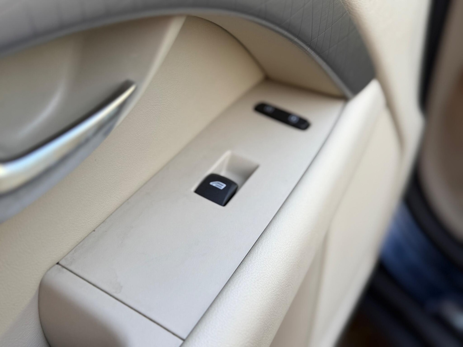 Used Volvo XC70 2011 for sale - 76878432: Photo 40