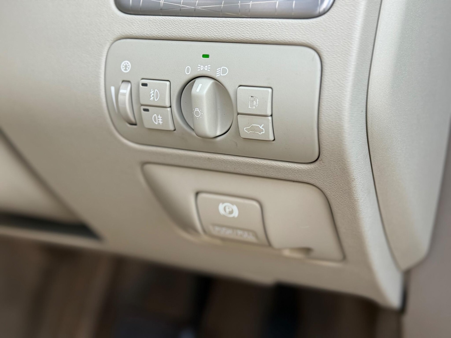 Used Volvo XC70 2011 for sale - 76878432: Photo 43