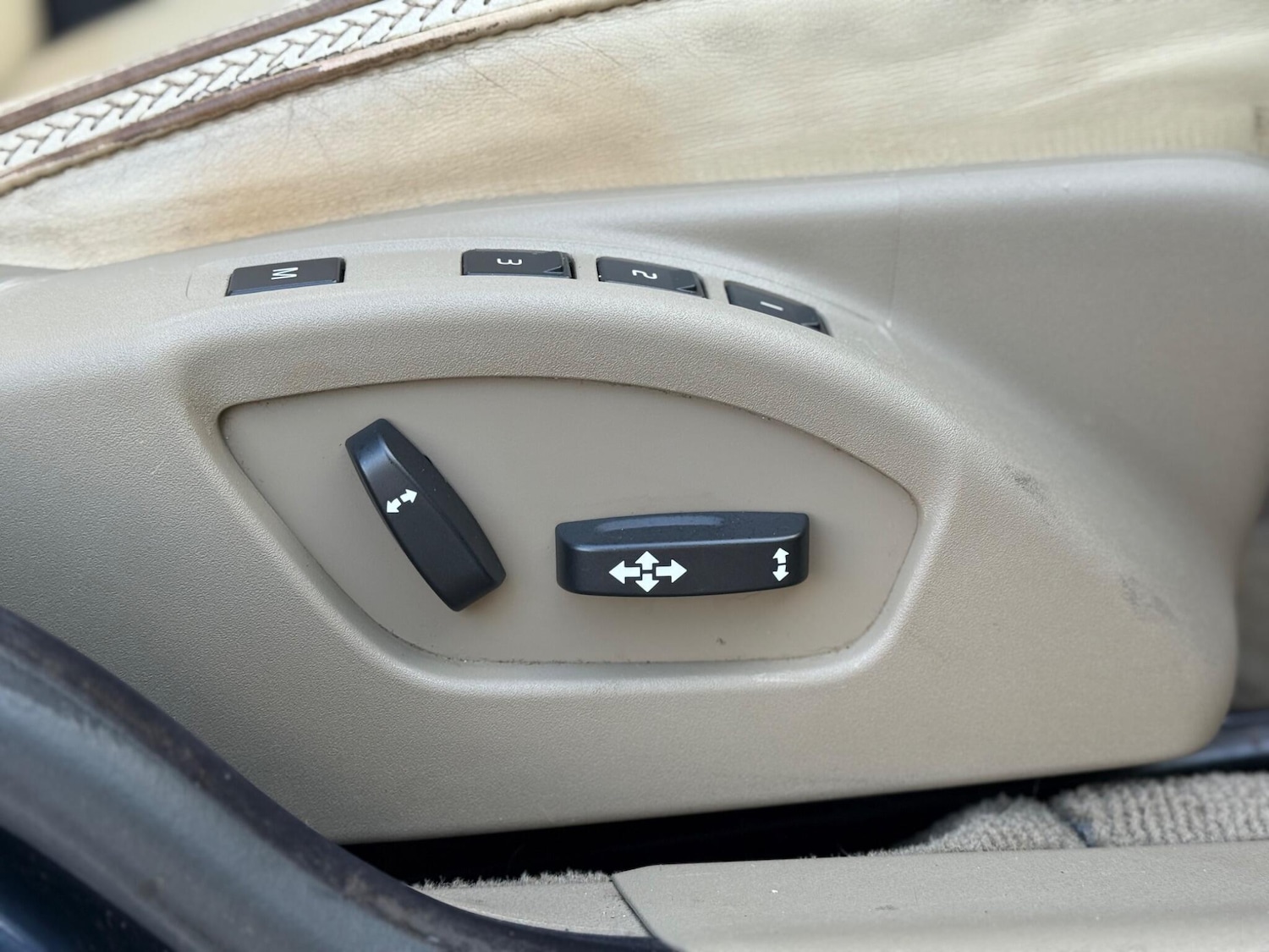 Used Volvo XC70 2011 for sale - 76878432: Photo 44