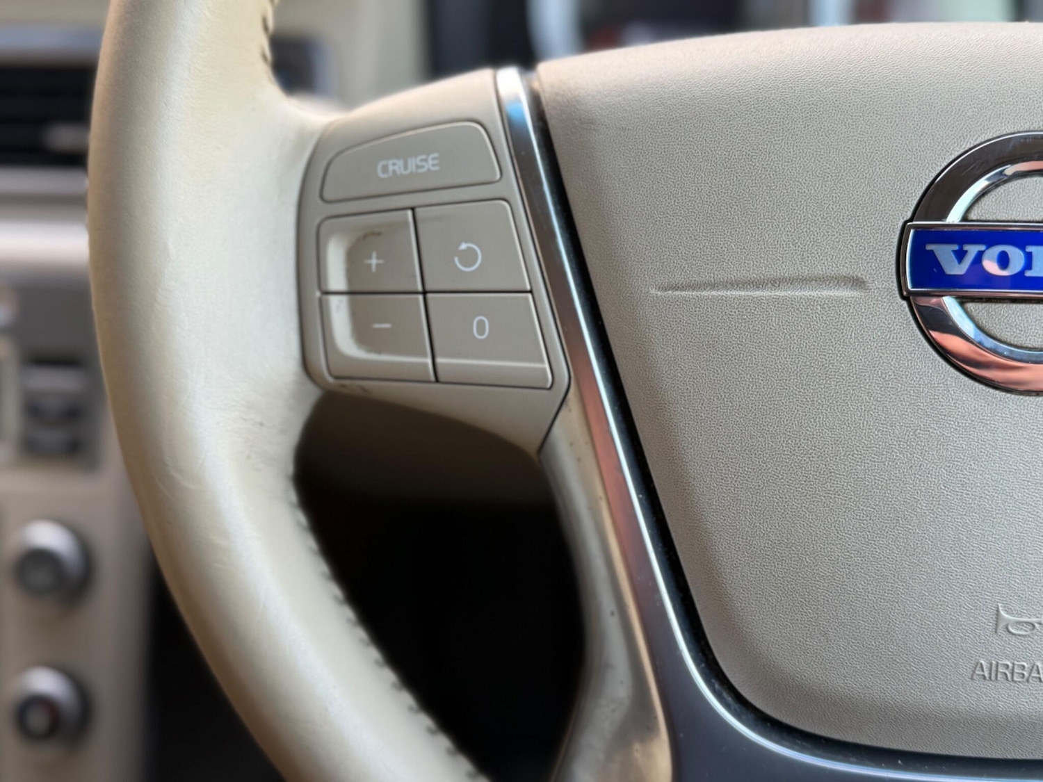 Used Volvo XC70 2011 for sale - 76878432: Photo 47