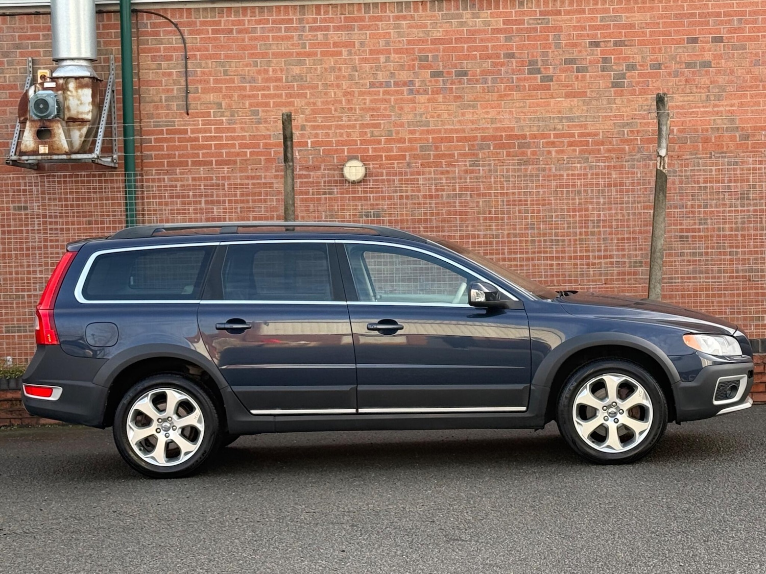 Used Volvo XC70 2011 for sale - 76878432: Photo 5