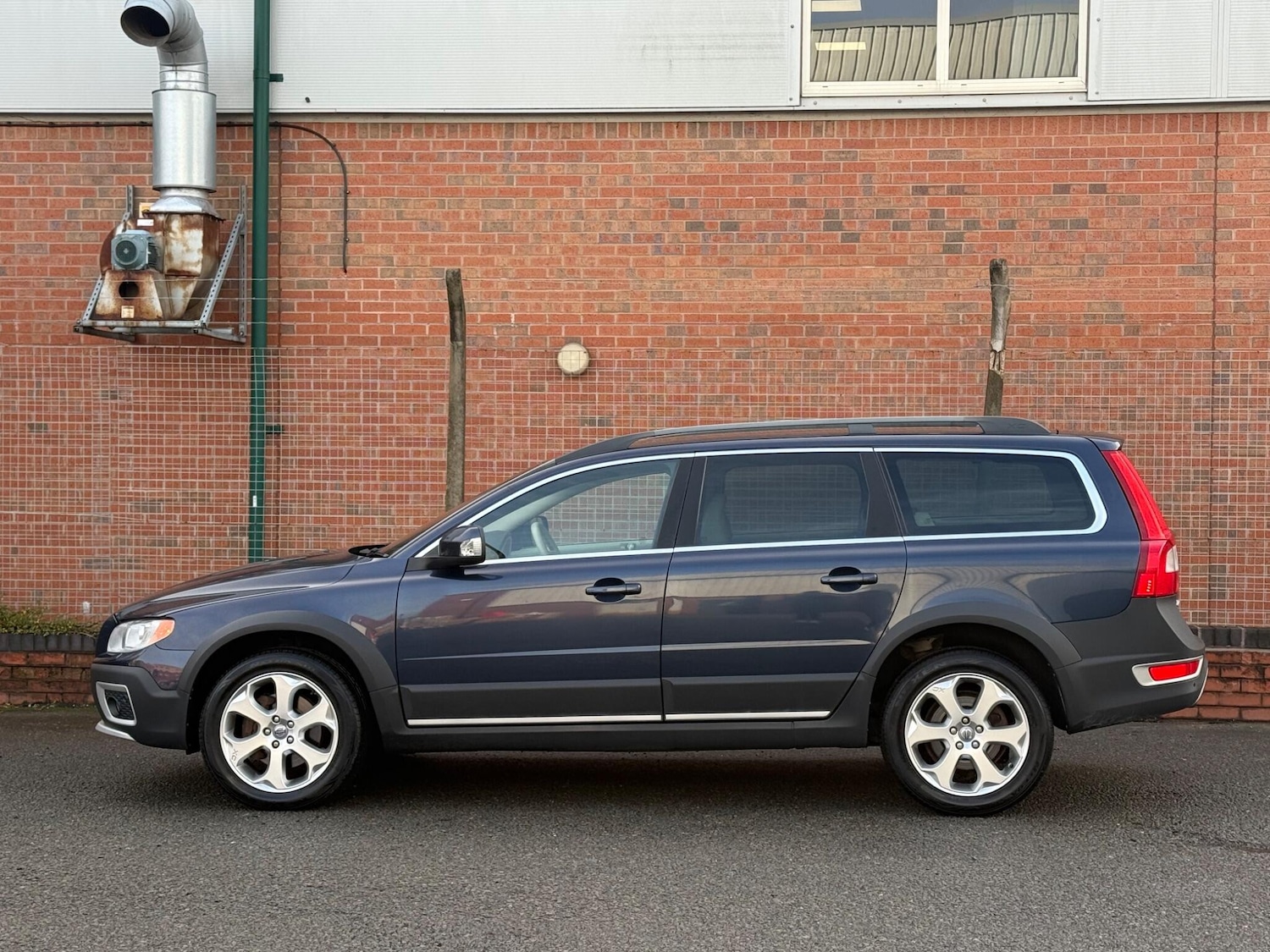 Used Volvo XC70 2011 for sale - 76878432: Photo 7