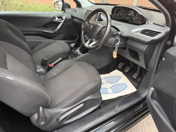 Used Peugeot 208 2017 for sale - 76295687: Photo 29
