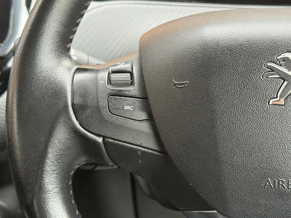 Used Peugeot 208 2017 for sale - 76295687: Photo 37