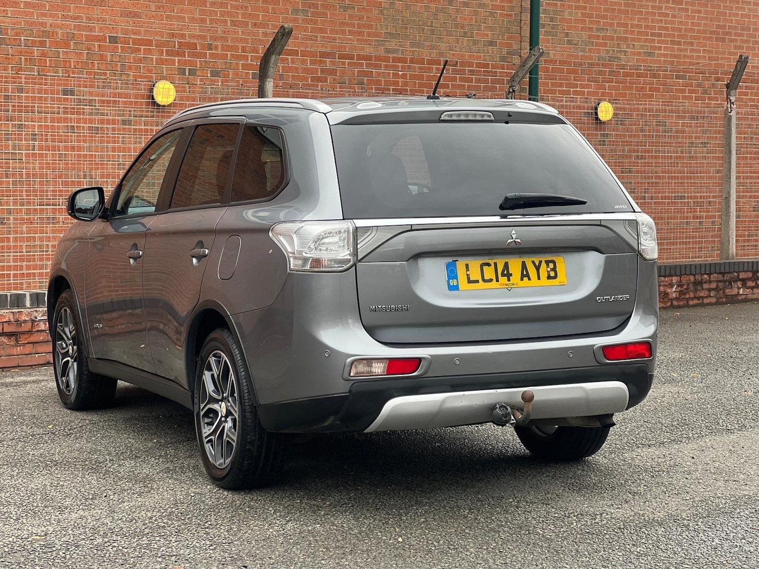 Used Mitsubishi Outlander 2014 for sale - 76360095: Photo 2