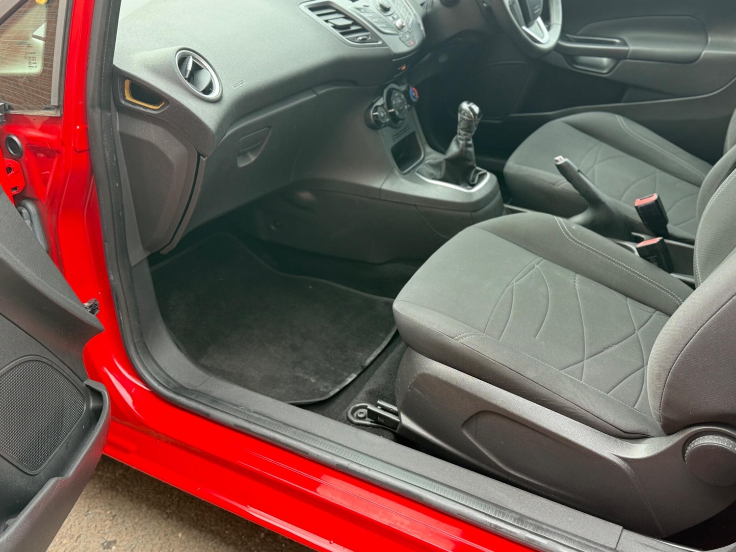 Used Ford Fiesta 2013 for sale - 76498875: Photo 32