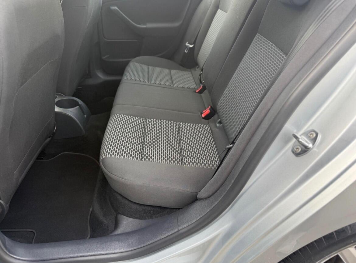 Used Volkswagen Jetta 2010 for sale - 76878409: Photo 28