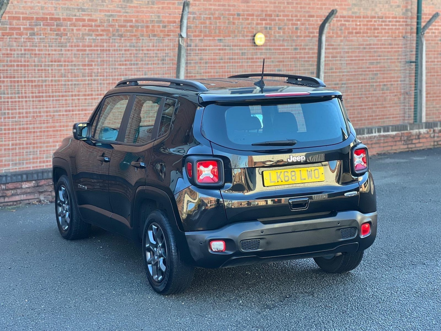 Used Jeep Renegade 2018 for sale - 76878397: Photo 2