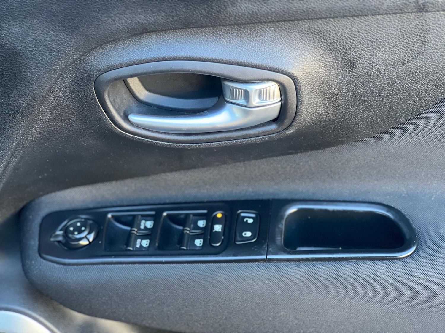 Used Jeep Renegade 2018 for sale - 76878397: Photo 40