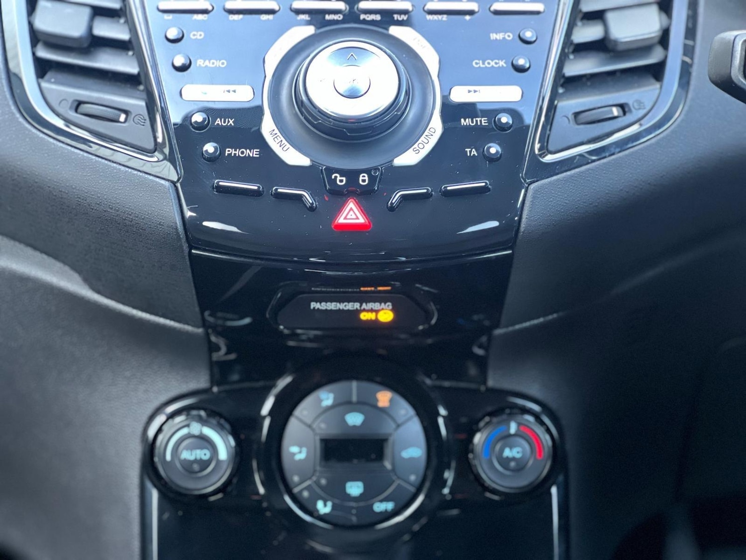 Used Ford Fiesta 2015 for sale - 76878421: Photo 21