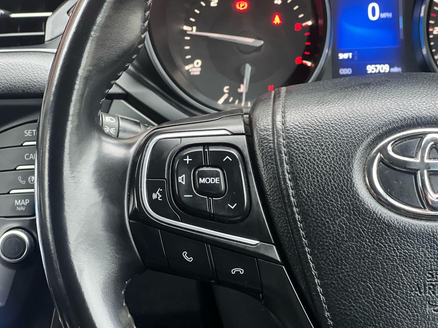 Used Toyota Avensis 2015 for sale - 77291524: Photo 41