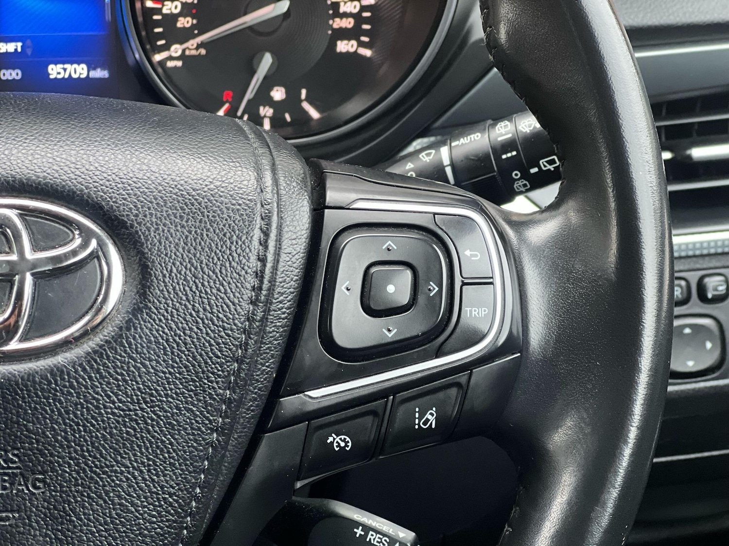 Used Toyota Avensis 2015 for sale - 77291524: Photo 42