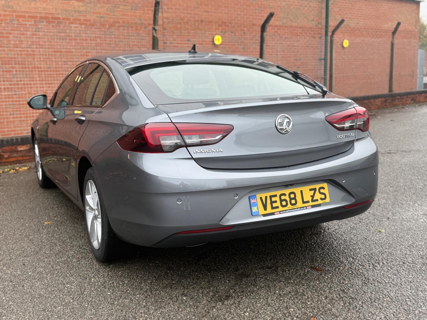 Used Vauxhall Insignia 2019 for sale - 76878429: Photo 2
