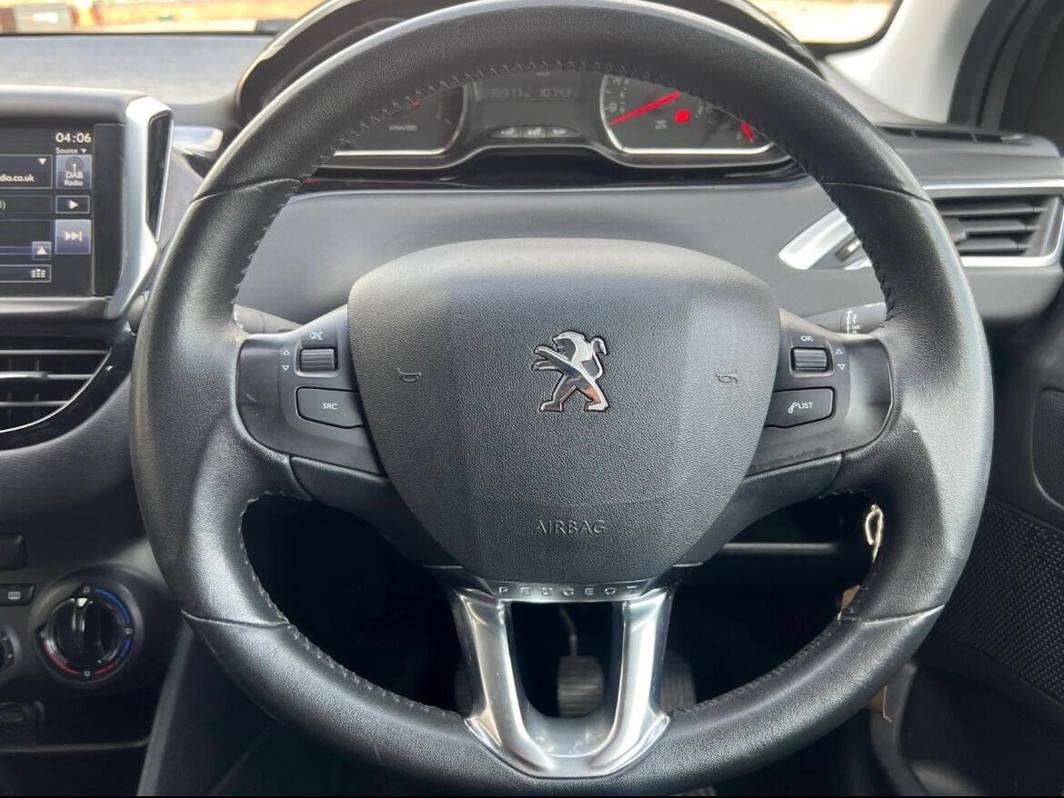 Used Peugeot 208 2014 for sale - 76318244: Photo 24