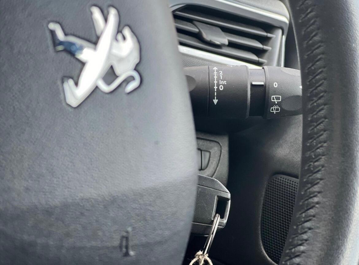 Used Peugeot 208 2014 for sale - 76318244: Photo 38