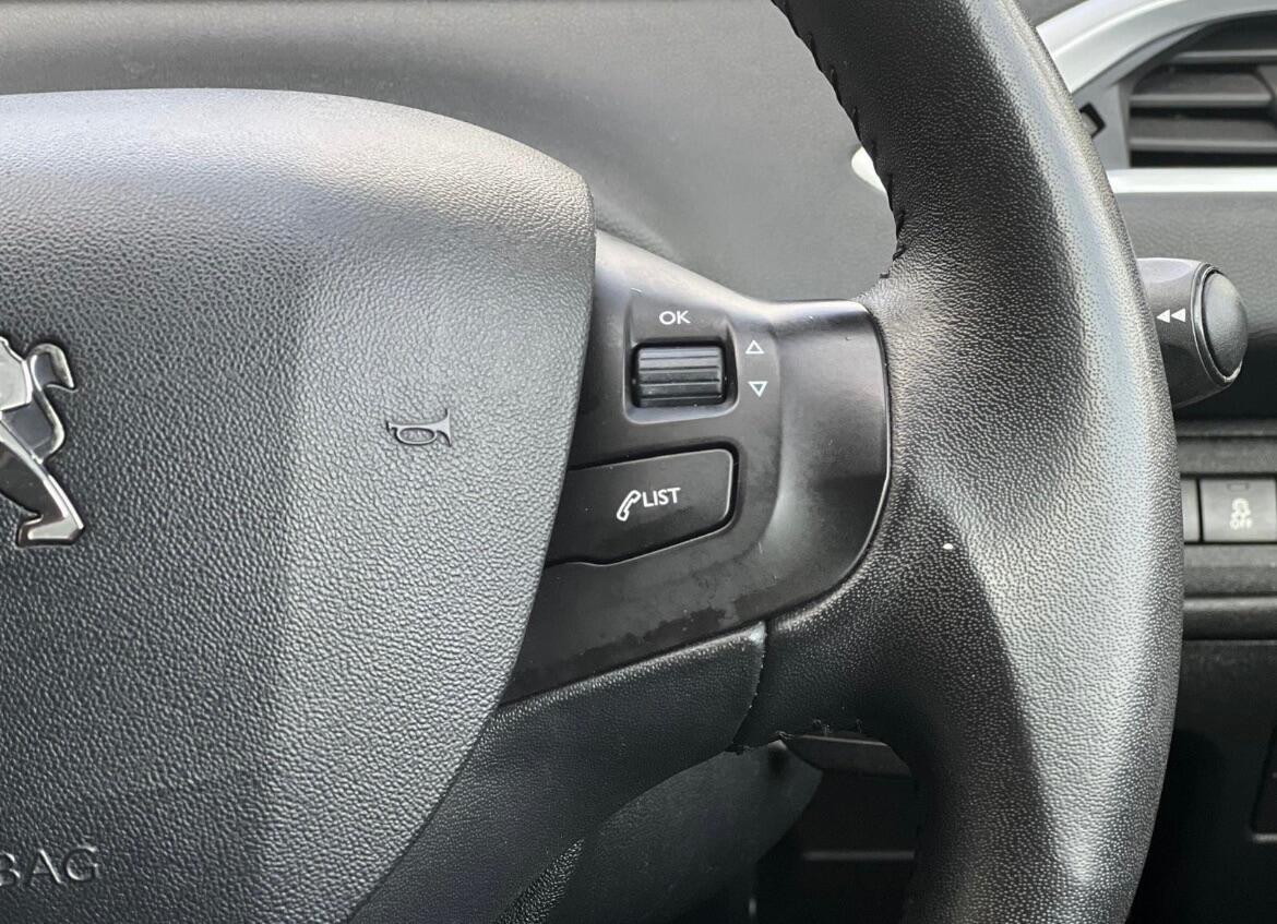 Used Peugeot 208 2014 for sale - 76318244: Photo 40